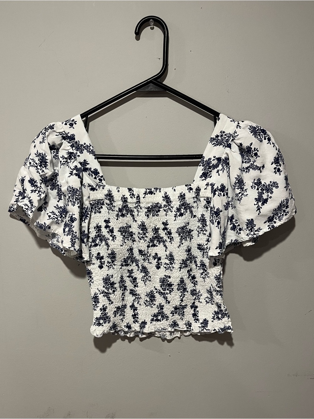 Smocked Square-Neck Puff Sleeve Top - White & Navy women’s xs - Picture 2 of 6